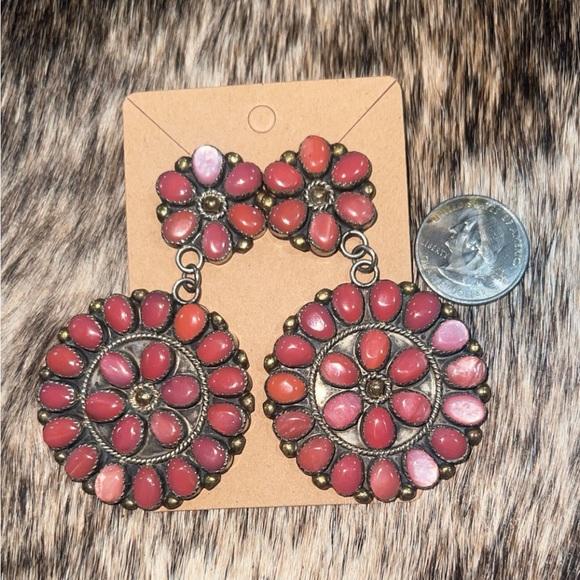 Pink cluster Native American earrings - Picture 3 of 6